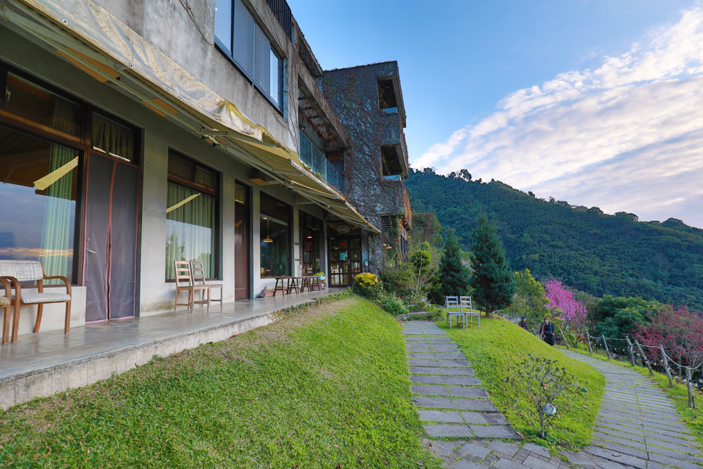 苗栗大湖住宿|上山回家旅宿。寵物友善民宿、矗立山腰的公視實境清水模民宿、一泊二食 - 第4張圖 苗栗大湖住宿|上山回家旅宿。寵物友善民宿、矗立山腰的公視實境清水模民宿、一泊二食
