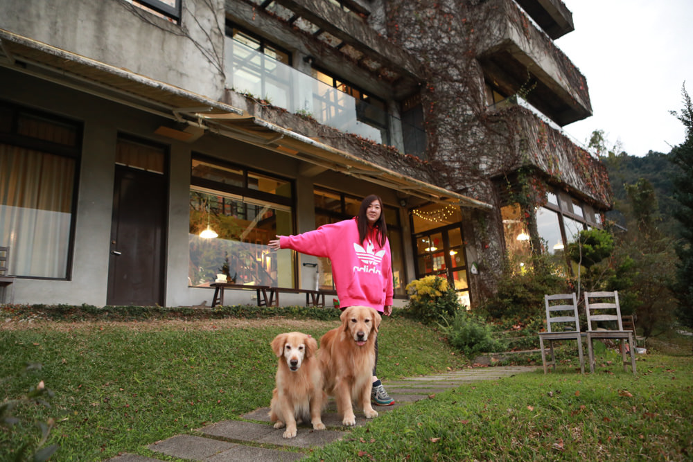 苗栗大湖住宿|上山回家旅宿。寵物友善民宿、矗立山腰的公視實境清水模民宿、一泊二食 - 第1張圖 苗栗大湖住宿|上山回家旅宿。寵物友善民宿、矗立山腰的公視實境清水模民宿、一泊二食