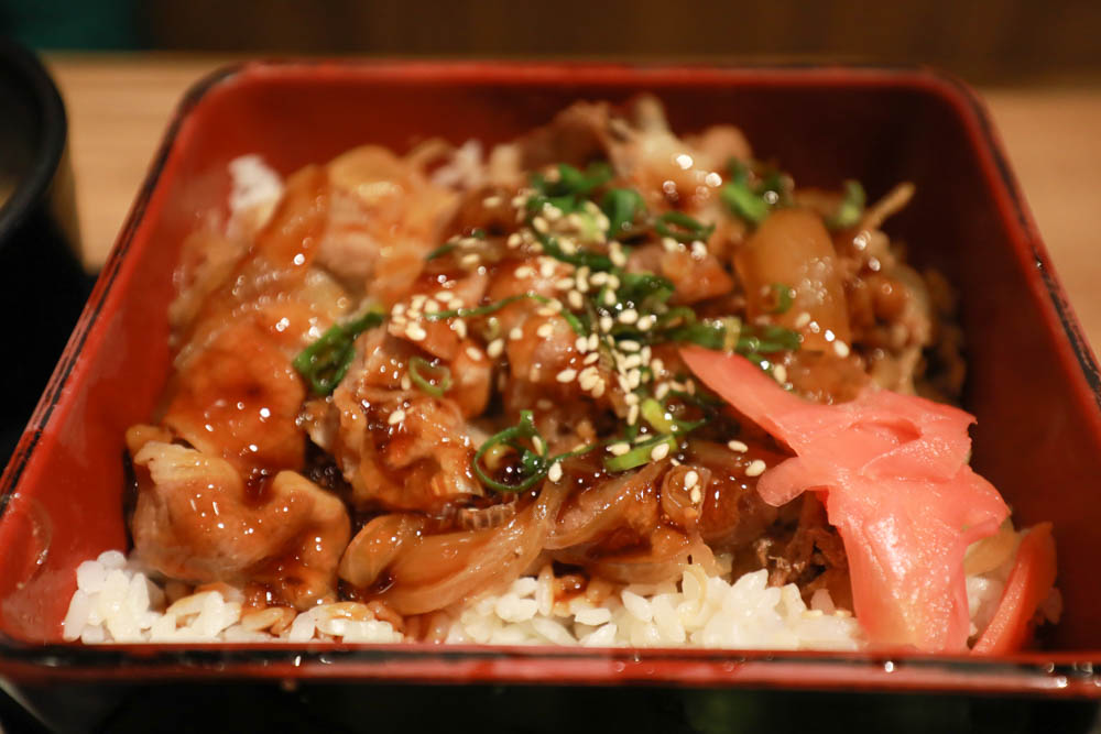 新北中和美食｜美術系壽司x烤滿分燒肉。中永和寵物友善餐廳、超澎湃個人日式燒肉、四號公園旁、永安市場捷運站