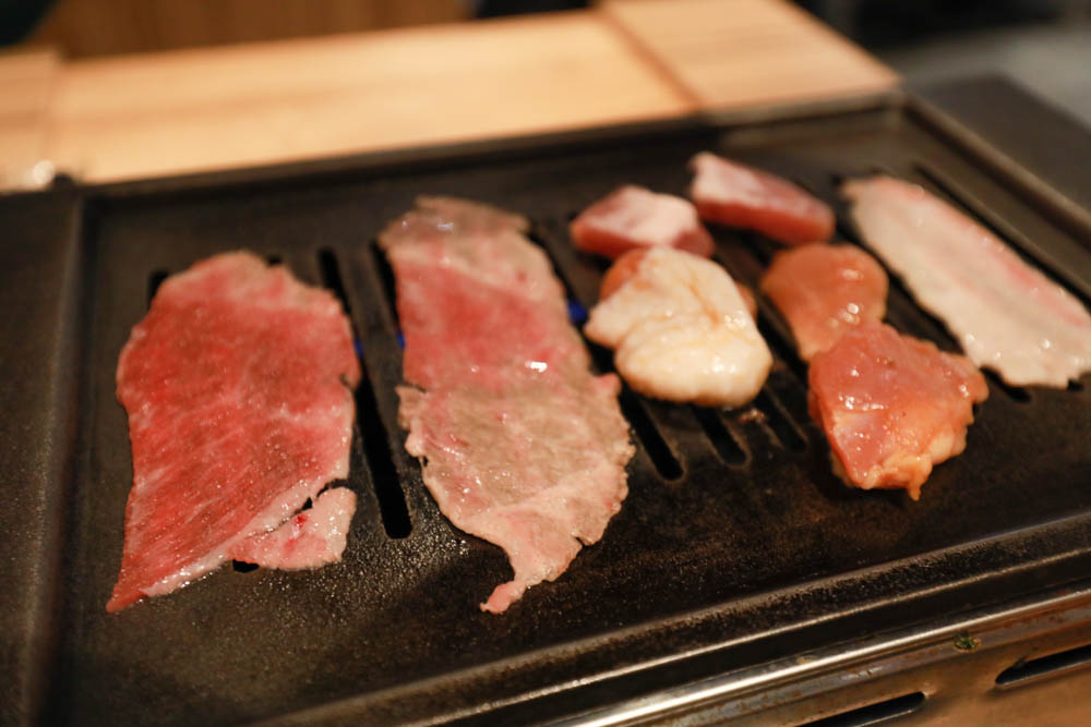 新北中和美食｜美術系壽司x烤滿分燒肉。中永和寵物友善餐廳、超澎湃個人日式燒肉、四號公園旁、永安市場捷運站