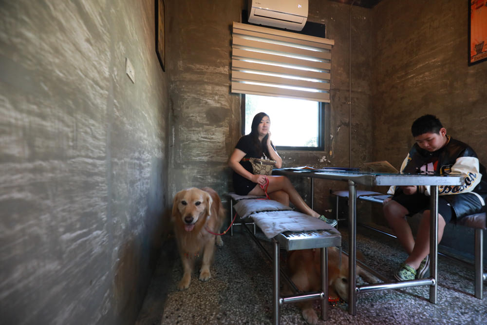 台南美食推薦|CREMA CAFÉ葵瑪咖啡。老宅咖啡廳中的寵物友善餐廳。寵物餐點、超人氣鳥巢布丁、 - 第5張圖 台南美食推薦|CREMA CAFÉ葵瑪咖啡。老宅咖啡廳中的寵物友善餐廳。寵物餐點、超人氣鳥巢布丁、