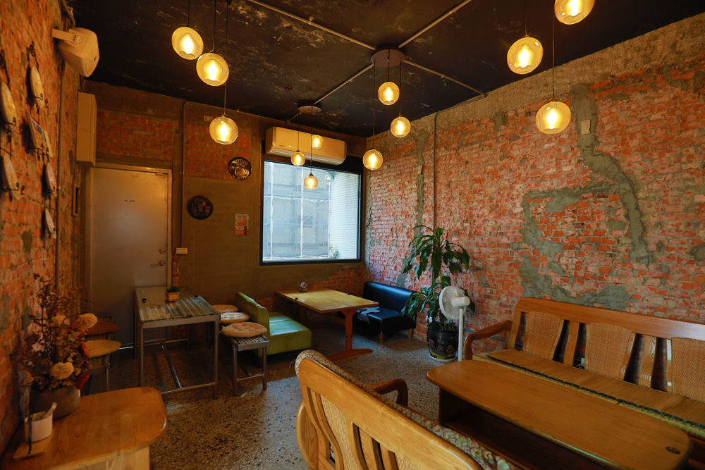 台南美食推薦|CREMA CAFÉ葵瑪咖啡。老宅咖啡廳中的寵物友善餐廳。寵物餐點、超人氣鳥巢布丁、 - 第7張圖 台南美食推薦|CREMA CAFÉ葵瑪咖啡。老宅咖啡廳中的寵物友善餐廳。寵物餐點、超人氣鳥巢布丁、