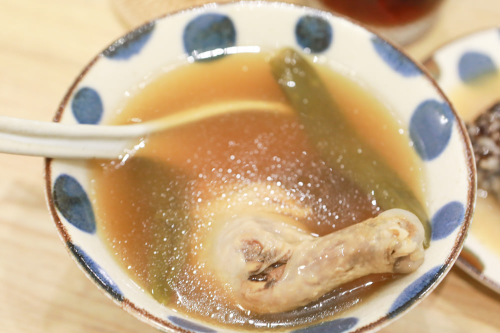 台南安平美食｜屋裏的湯。寵物友善餐廳、台南最美的鹹粿雞湯店、精燉養生暖心湯品、創意鹹粿