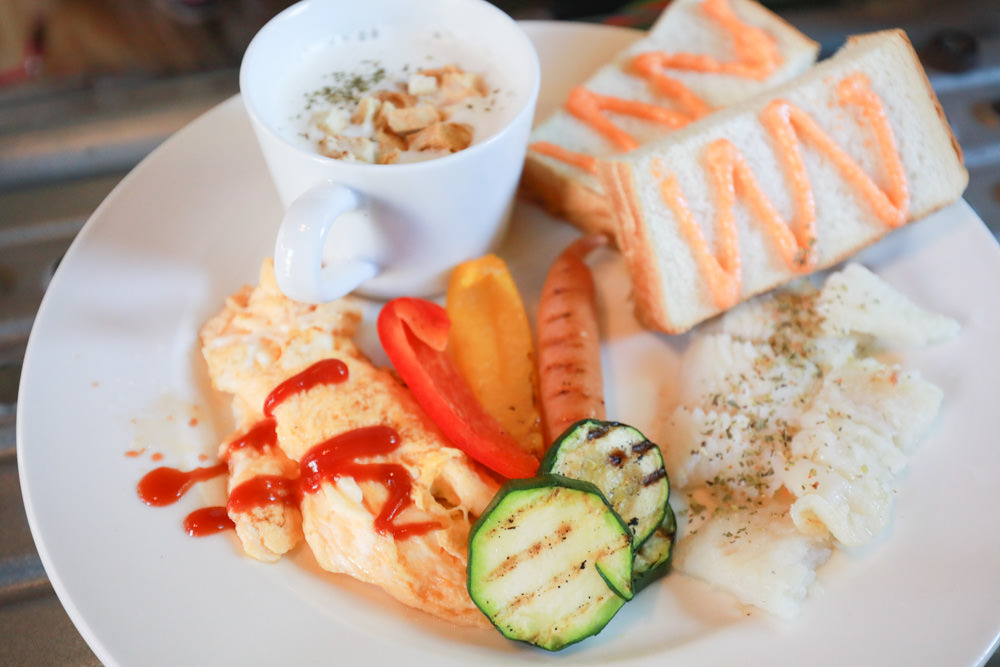 台南美食推薦|CREMA CAFÉ葵瑪咖啡。老宅咖啡廳中的寵物友善餐廳。寵物餐點、超人氣鳥巢布丁、 - 第19張圖 台南美食推薦|CREMA CAFÉ葵瑪咖啡。老宅咖啡廳中的寵物友善餐廳。寵物餐點、超人氣鳥巢布丁、