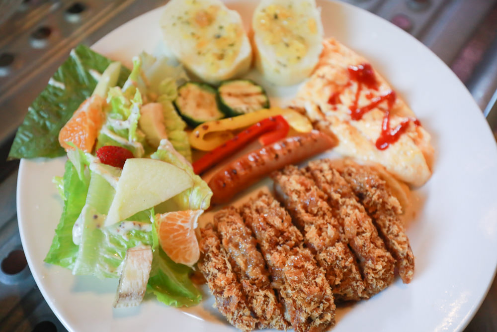 台南美食推薦|CREMA CAFÉ葵瑪咖啡。老宅咖啡廳中的寵物友善餐廳。寵物餐點、超人氣鳥巢布丁、 - 第18張圖 台南美食推薦|CREMA CAFÉ葵瑪咖啡。老宅咖啡廳中的寵物友善餐廳。寵物餐點、超人氣鳥巢布丁、