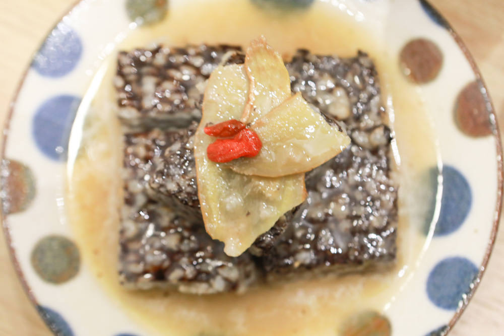 台南安平美食｜屋裏的湯。寵物友善餐廳、台南最美的鹹粿雞湯店、精燉養生暖心湯品、創意鹹粿