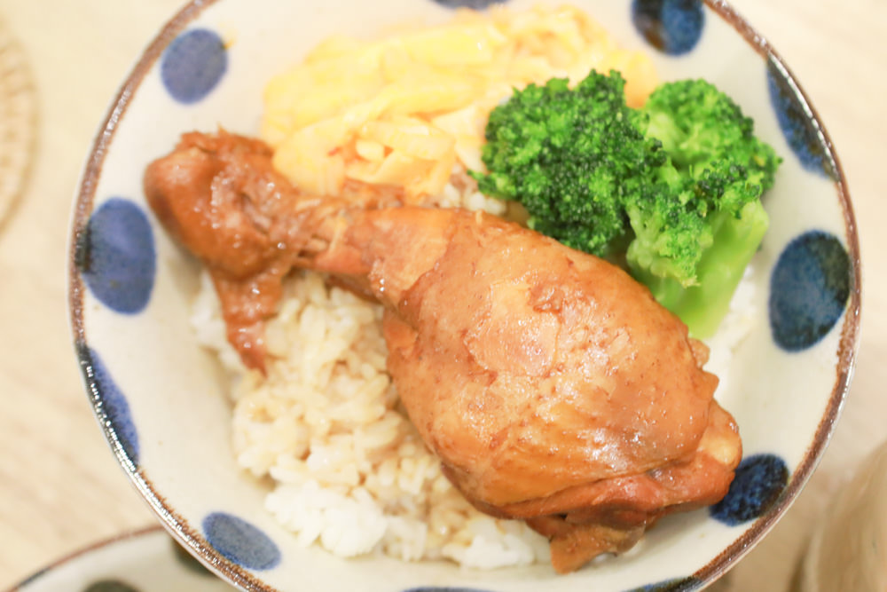 台南安平美食｜屋裏的湯。寵物友善餐廳、台南最美的鹹粿雞湯店、精燉養生暖心湯品、創意鹹粿