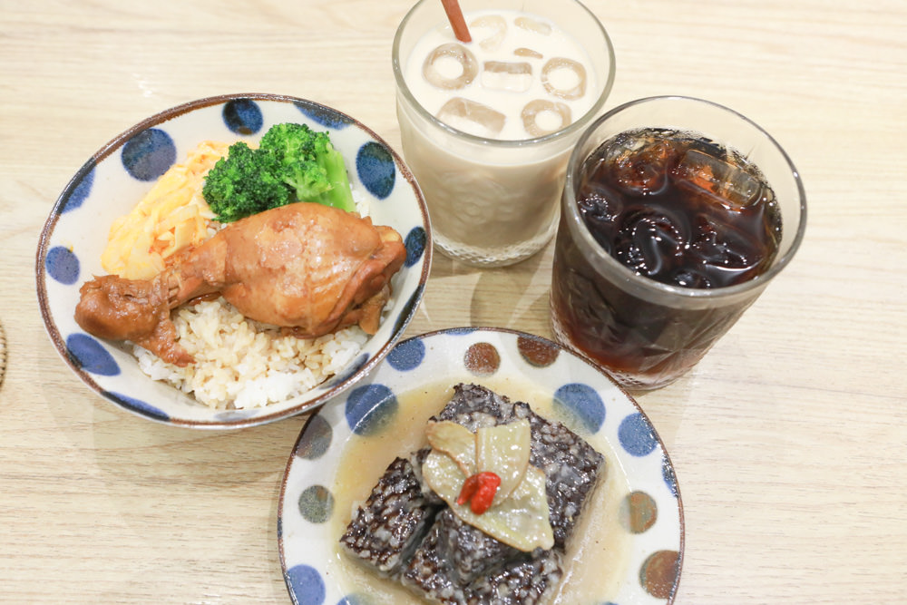 台南安平美食｜屋裏的湯。寵物友善餐廳、台南最美的鹹粿雞湯店、精燉養生暖心湯品、創意鹹粿