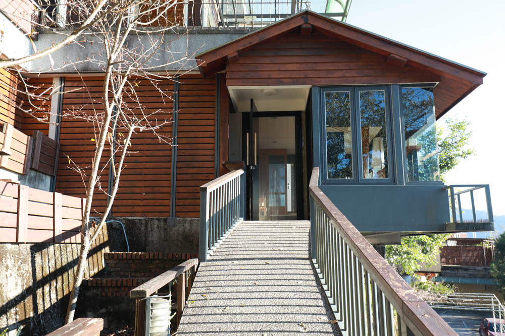 南投清境絕景民宿|五里坡民宿5KM Villa。清境寵物友善民宿、碧湖湖景絕美山居、療癒系日落、一泊二食(下午茶、早餐) - 第29張圖 南投清境絕景民宿|五里坡民宿5KM Villa。清境寵物友善民宿、碧湖湖景絕美山居、療癒系日落、一泊二食(下午茶、早餐)