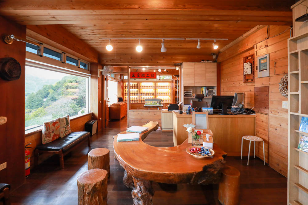 南投清境絕景民宿|五里坡民宿5KM Villa。清境寵物友善民宿、碧湖湖景絕美山居、療癒系日落、一泊二食(下午茶、早餐) - 第2張圖 南投清境絕景民宿|五里坡民宿5KM Villa。清境寵物友善民宿、碧湖湖景絕美山居、療癒系日落、一泊二食(下午茶、早餐)