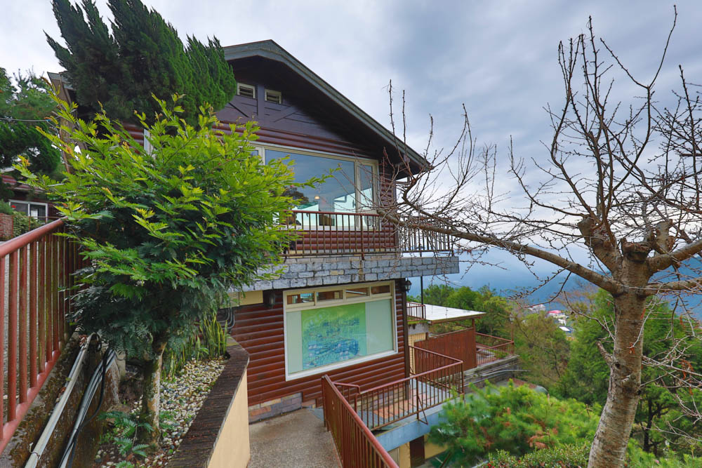 南投清境絕景民宿|五里坡民宿5KM Villa。清境寵物友善民宿、碧湖湖景絕美山居、療癒系日落、一泊二食(下午茶、早餐) - 第4張圖 南投清境絕景民宿|五里坡民宿5KM Villa。清境寵物友善民宿、碧湖湖景絕美山居、療癒系日落、一泊二食(下午茶、早餐)