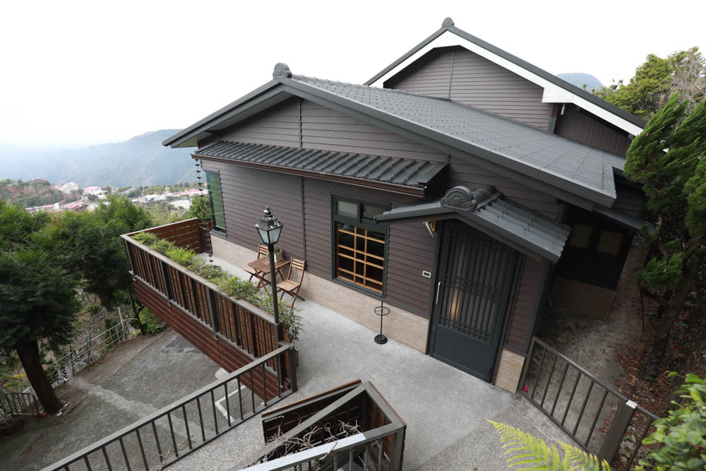 南投清境絕景民宿|五里坡民宿5KM Villa。清境寵物友善民宿、碧湖湖景絕美山居、療癒系日落、一泊二食(下午茶、早餐) - 第5張圖 南投清境絕景民宿|五里坡民宿5KM Villa。清境寵物友善民宿、碧湖湖景絕美山居、療癒系日落、一泊二食(下午茶、早餐)