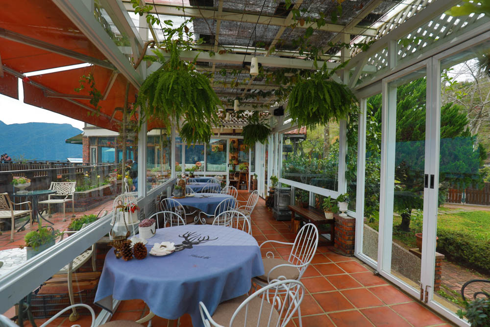 清境來福居玻璃屋景觀餐廳|清境寵物友善餐廳、南投清境美食、絕美玻璃屋、精緻無菜單料理、來福居民宿 - 第14張圖 清境來福居玻璃屋景觀餐廳|清境寵物友善餐廳、南投清境美食、絕美玻璃屋、精緻無菜單料理、來福居民宿