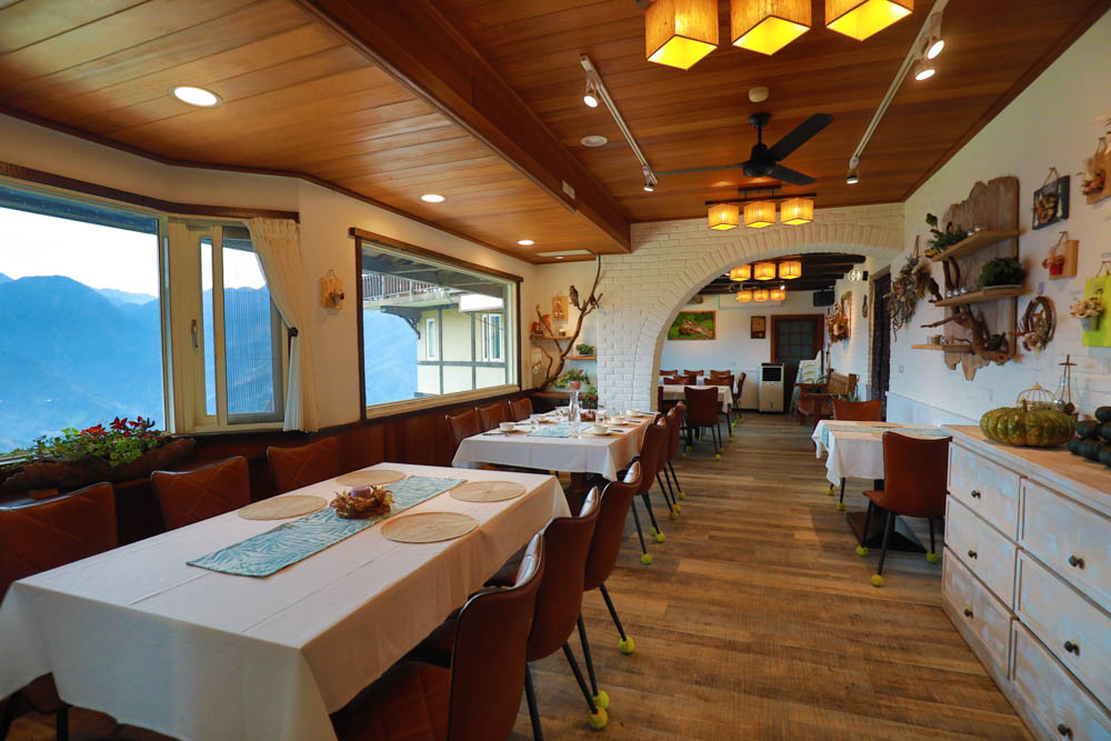 清境來福居玻璃屋景觀餐廳|清境寵物友善餐廳、南投清境美食、絕美玻璃屋、精緻無菜單料理、來福居民宿 - 第19張圖 清境來福居玻璃屋景觀餐廳|清境寵物友善餐廳、南投清境美食、絕美玻璃屋、精緻無菜單料理、來福居民宿