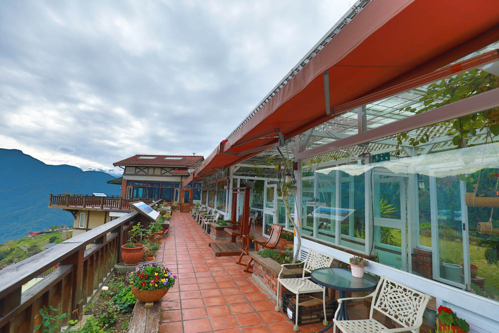 清境來福居玻璃屋景觀餐廳|清境寵物友善餐廳、南投清境美食、絕美玻璃屋、精緻無菜單料理、來福居民宿 - 第12張圖 清境來福居玻璃屋景觀餐廳|清境寵物友善餐廳、南投清境美食、絕美玻璃屋、精緻無菜單料理、來福居民宿