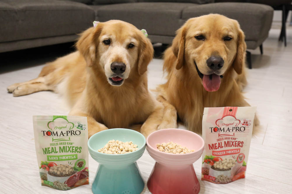 寵物凍乾推薦｜優格寵物食譜TOMA-PRO鮮肉佐餐凍乾。依照寵物身體機能設計、新鮮頂級食材、均衡營養、餐餐美味又健康