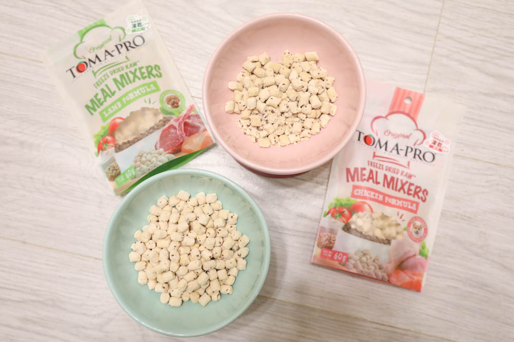 寵物凍乾推薦｜優格寵物食譜TOMA-PRO鮮肉佐餐凍乾。依照寵物身體機能設計、新鮮頂級食材、均衡營養、餐餐美味又健康