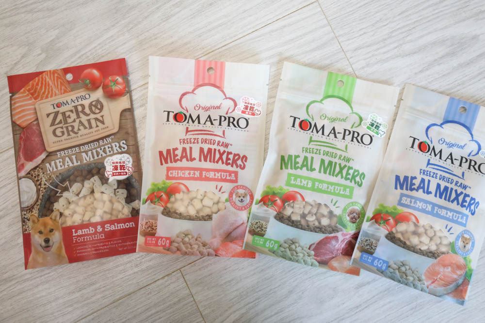 寵物凍乾推薦｜優格寵物食譜TOMA-PRO鮮肉佐餐凍乾。依照寵物身體機能設計、新鮮頂級食材、均衡營養、餐餐美味又健康