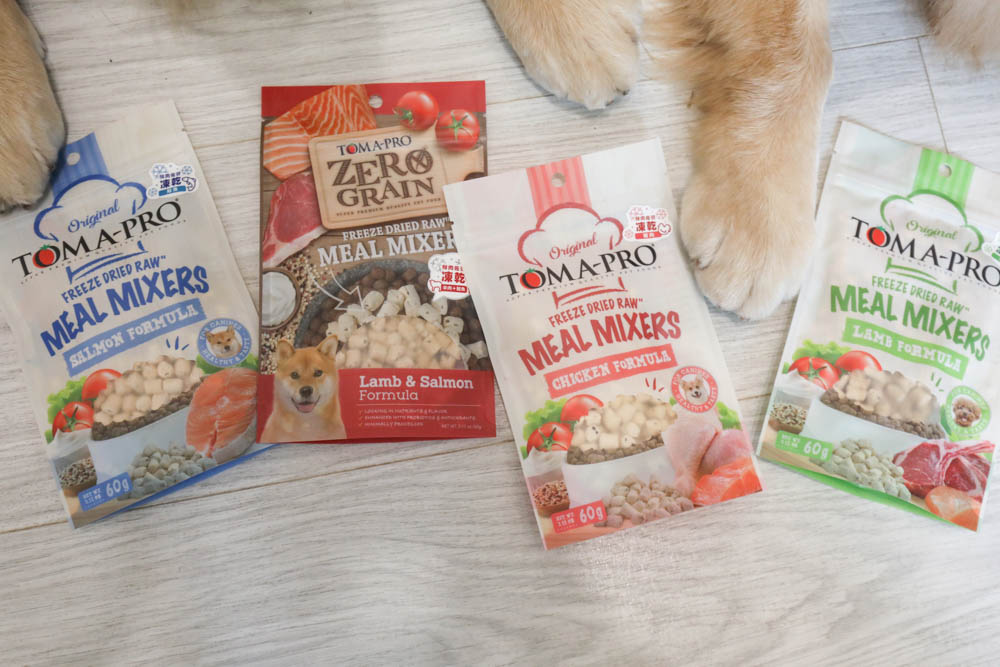 寵物凍乾推薦｜優格寵物食譜TOMA-PRO鮮肉佐餐凍乾。依照寵物身體機能設計、新鮮頂級食材、均衡營養、餐餐美味又健康