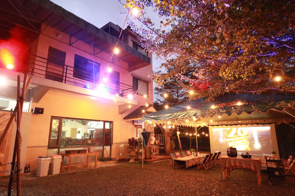 南投懶人豪華露營｜入樹二村嬉皮國度。一泊二食、寵物友善帳篷、異國風情主廚料理、洞穴帳、雙樓帳