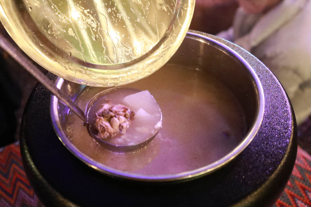 南投懶人豪華露營｜入樹二村嬉皮國度。一泊二食、寵物友善帳篷、異國風情主廚料理、洞穴帳、雙樓帳