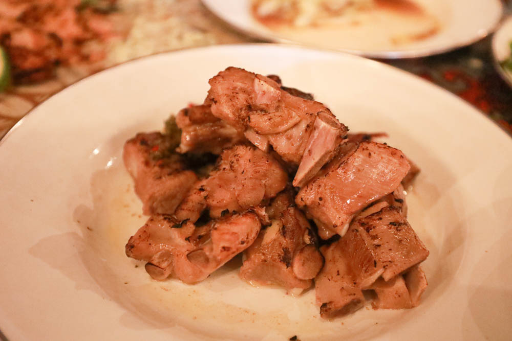 南投懶人豪華露營｜入樹二村嬉皮國度。一泊二食、寵物友善帳篷、異國風情主廚料理、洞穴帳、雙樓帳