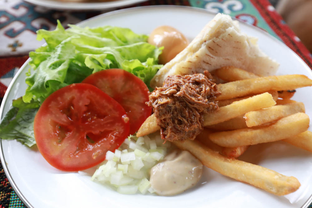 南投懶人豪華露營｜入樹二村嬉皮國度。一泊二食、寵物友善帳篷、異國風情主廚料理、洞穴帳、雙樓帳