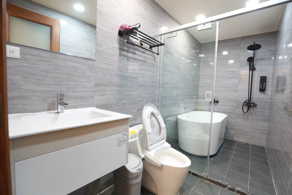 南投懶人豪華露營｜入樹二村嬉皮國度。一泊二食、寵物友善帳篷、異國風情主廚料理、洞穴帳、雙樓帳