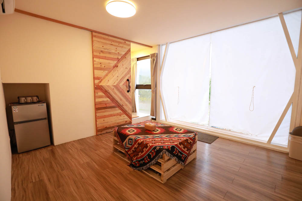 南投懶人豪華露營｜入樹二村嬉皮國度。一泊二食、寵物友善帳篷、異國風情主廚料理、洞穴帳、雙樓帳