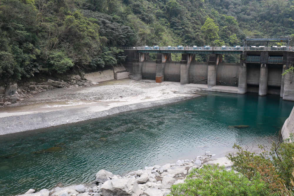 新北烏來景點｜內洞國家森林遊樂區。寵物友善景點、絕美峽谷秀麗瀑布森林浴！！