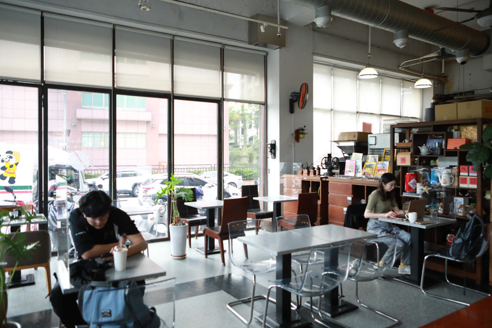 台北內湖美食｜肯達咖啡Kantata Coffee。寵物友善餐廳、早午餐、內湖科學園區、捷運西湖站咖啡廳