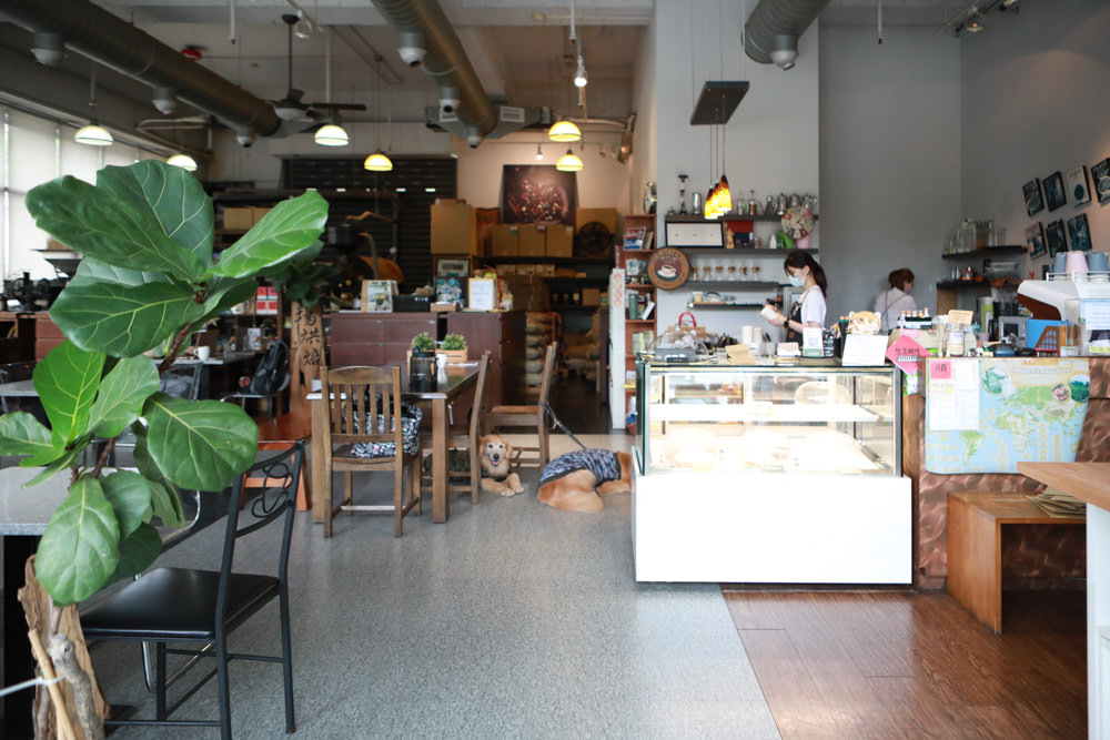 台北內湖美食｜肯達咖啡Kantata Coffee。寵物友善餐廳、早午餐、內湖科學園區、捷運西湖站咖啡廳
