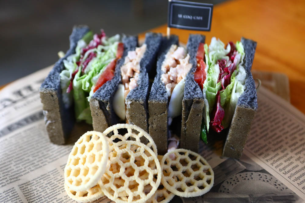 新北三芝淺水灣美食｜公雞咖啡Le coq 。北海岸無敵海景咖啡廳、寵物友善餐廳