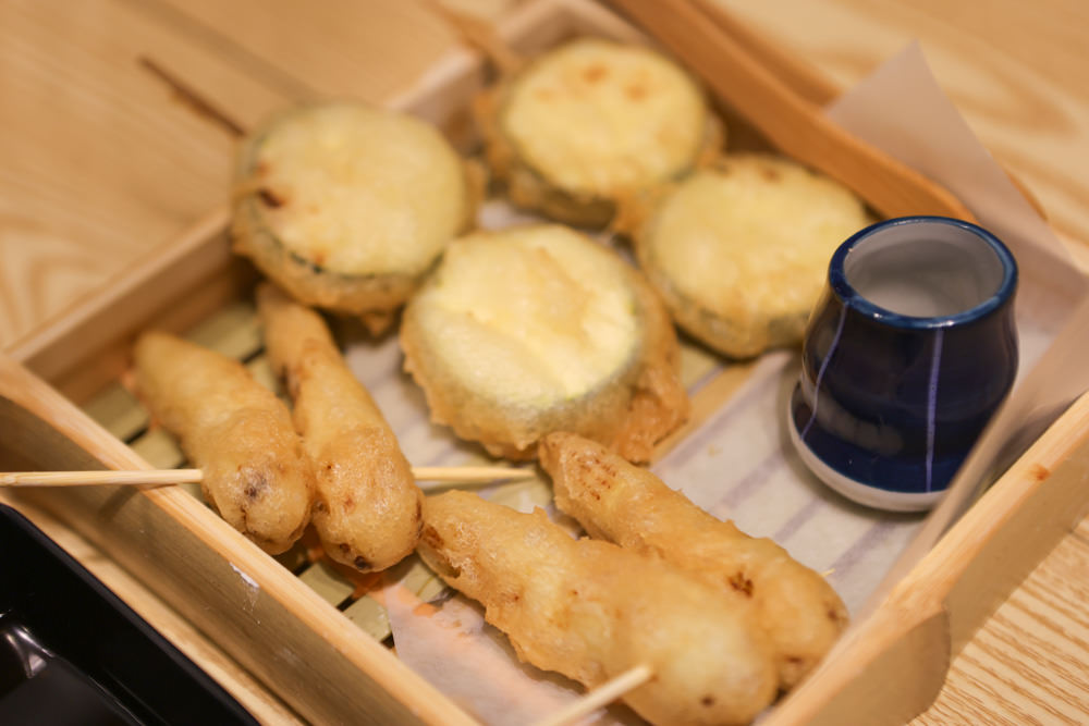 花蓮美食｜冉冉 Yukkuri。串揚天婦羅炸串、烏龍麵燒餃子、日式刨冰、花蓮宵夜、居酒屋、寵物友善餐廳