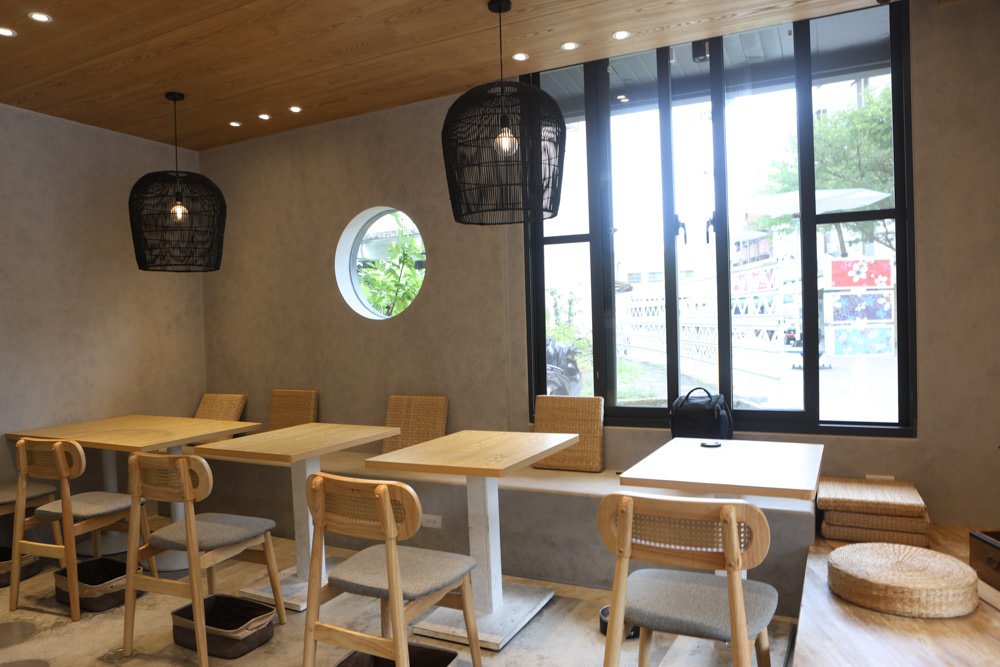 花蓮美食｜冉冉 Yukkuri。串揚天婦羅炸串、烏龍麵燒餃子、日式刨冰、花蓮宵夜、居酒屋、寵物友善餐廳