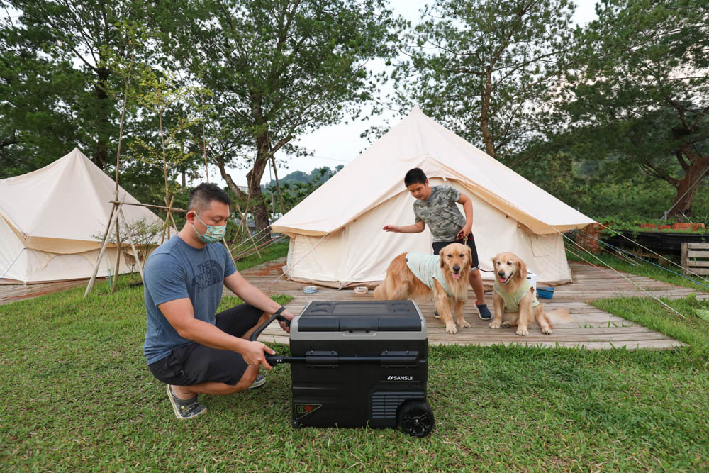 露營野餐裝備推薦｜SANSUI山水行動冰箱45L。LG壓縮機、家用車用、雙槽雙溫控行動冰箱、大空間大容量、輕鬆方便移動、露營旅行超實用！