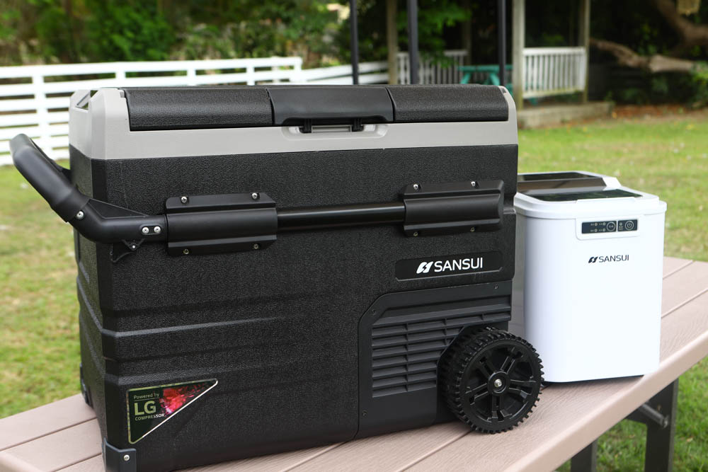 露營野餐裝備推薦｜SANSUI山水行動冰箱45L。LG壓縮機、家用車用、雙槽雙溫控行動冰箱、大空間大容量、輕鬆方便移動、露營旅行超實用！