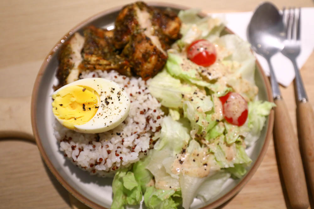 公館美食｜Away cafe 別處咖啡館。可以療癒作畫的咖啡館、寵物友善餐廳、手作甜點