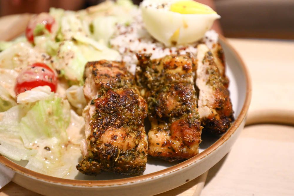 公館美食｜Away cafe 別處咖啡館。可以療癒作畫的咖啡館、寵物友善餐廳、手作甜點