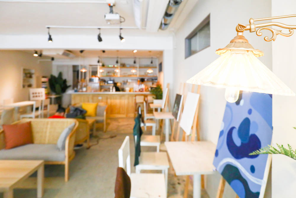 公館美食｜Away cafe 別處咖啡館。可以療癒作畫的咖啡館、寵物友善餐廳、手作甜點