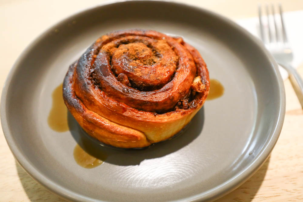 公館美食｜Away cafe 別處咖啡館。可以療癒作畫的咖啡館、寵物友善餐廳、手作甜點