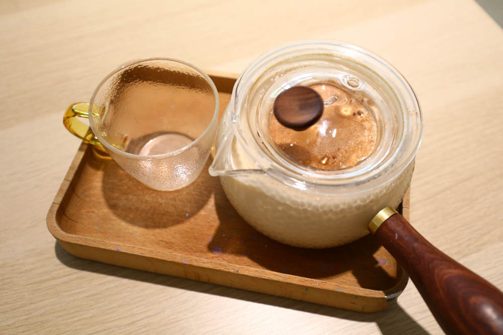 公館美食｜Away cafe 別處咖啡館。可以療癒作畫的咖啡館、寵物友善餐廳、手作甜點