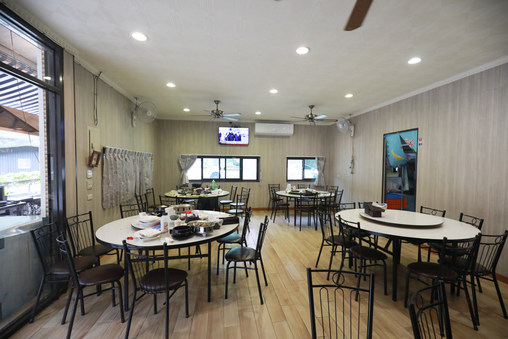 新店美食|加納富魚食坊‧內洞美食。寵物友善餐廳、烏來在地食材創意料理、冷泉養殖鱘龍魚 - 第16張圖 新店美食|加納富魚食坊‧內洞美食。寵物友善餐廳、烏來在地食材創意料理、冷泉養殖鱘龍魚