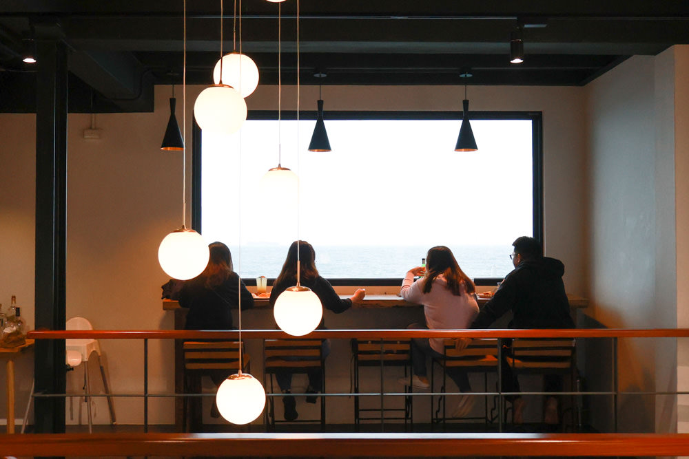 北海岸石門｜拾浪咖啡。海景第一排、寵物友善餐廳、無敵海景咖啡廳、坐擁第一排絕美海景