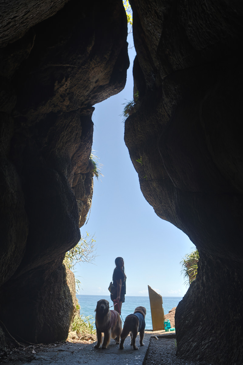 宜蘭頭城景點｜北關海潮公園。一線天秘境、絕美天然礁岩海岸步道、寵物友善景點、免門票、頭城看海秘境