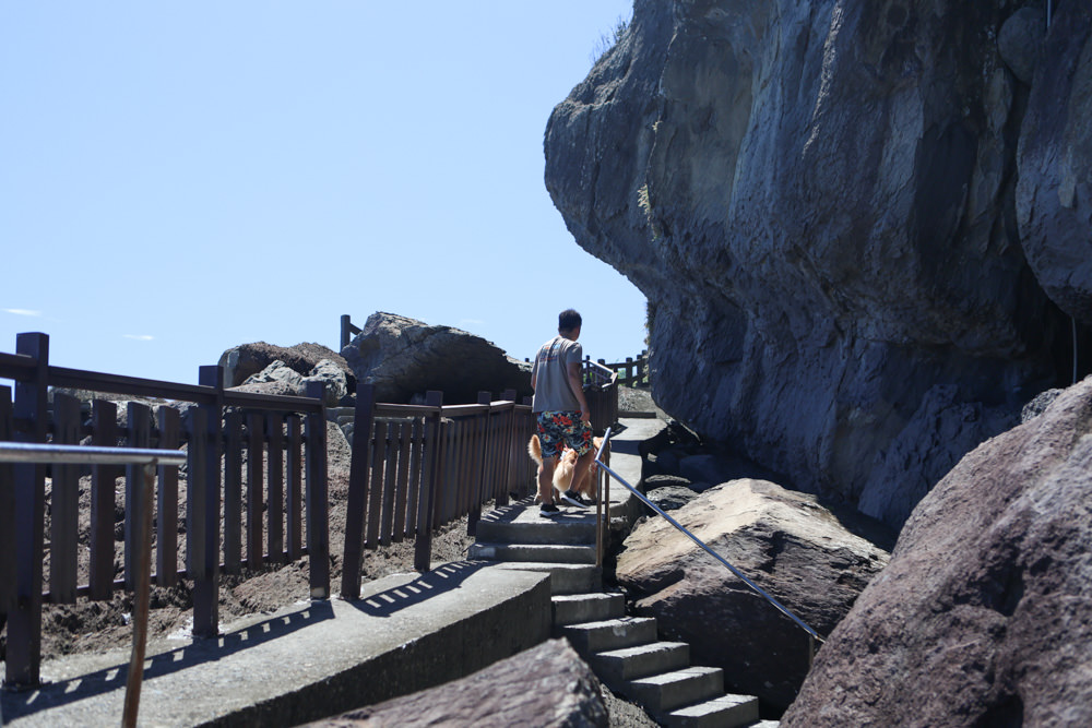 宜蘭頭城景點｜北關海潮公園。一線天秘境、絕美天然礁岩海岸步道、寵物友善景點、免門票、頭城看海秘境