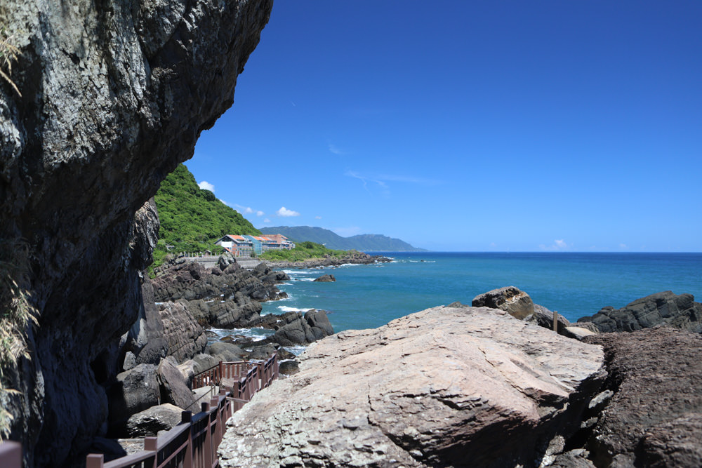 宜蘭頭城景點｜北關海潮公園。一線天秘境、絕美天然礁岩海岸步道、寵物友善景點、免門票、頭城看海秘境