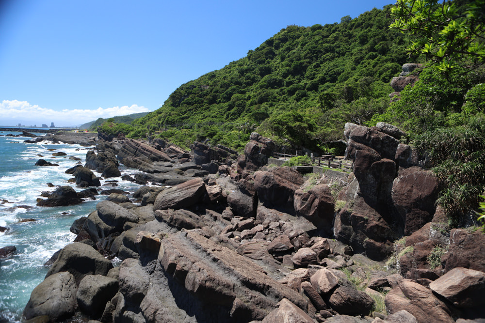宜蘭頭城景點｜北關海潮公園。一線天秘境、絕美天然礁岩海岸步道、寵物友善景點、免門票、頭城看海秘境