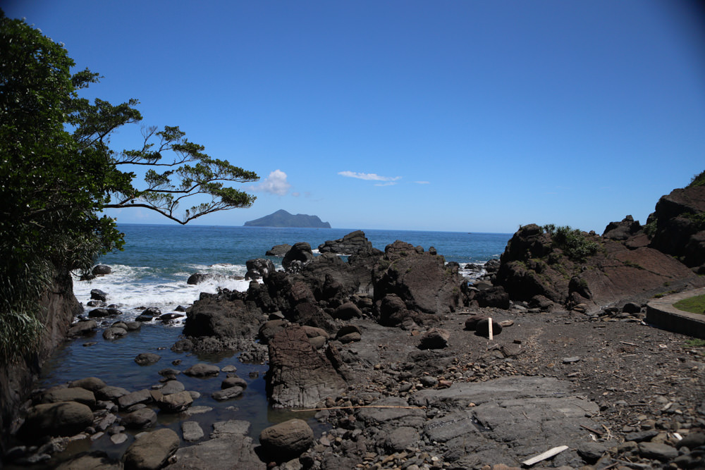 宜蘭頭城景點｜北關海潮公園。一線天秘境、絕美天然礁岩海岸步道、寵物友善景點、免門票、頭城看海秘境
