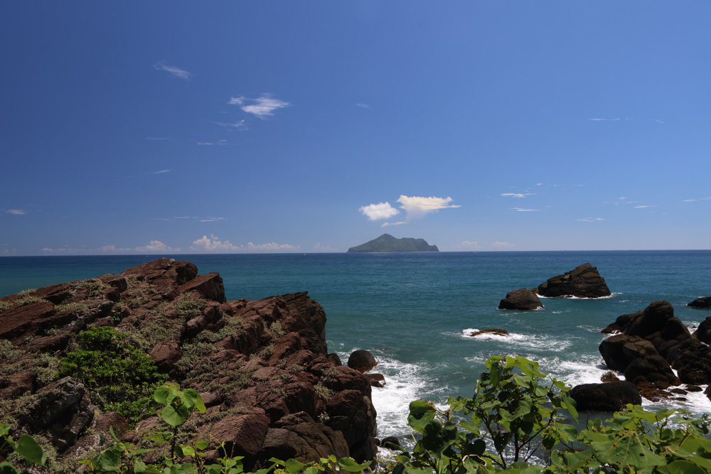 宜蘭頭城景點｜北關海潮公園。一線天秘境、絕美天然礁岩海岸步道、寵物友善景點、免門票、頭城看海秘境